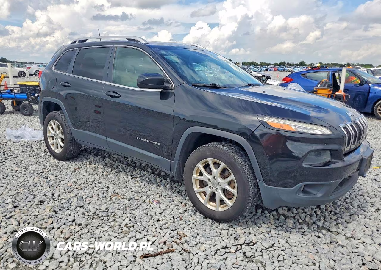 2016 Jeep Cherokee Latitude VIN:1C4PJMCS8GW205332 - 4