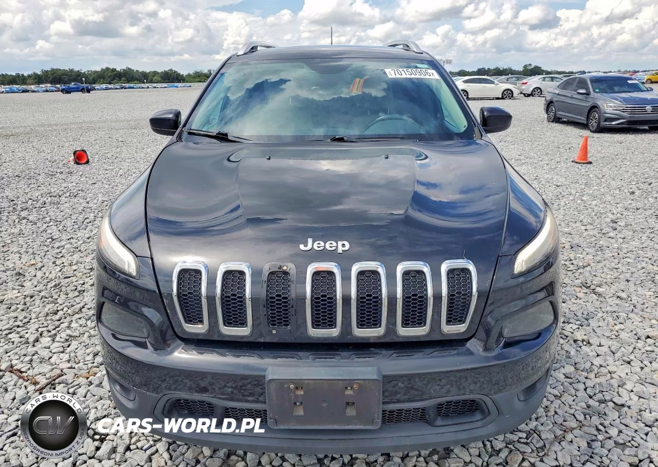 2016 Jeep Cherokee Latitude VIN:1C4PJMCS8GW205332 - 5