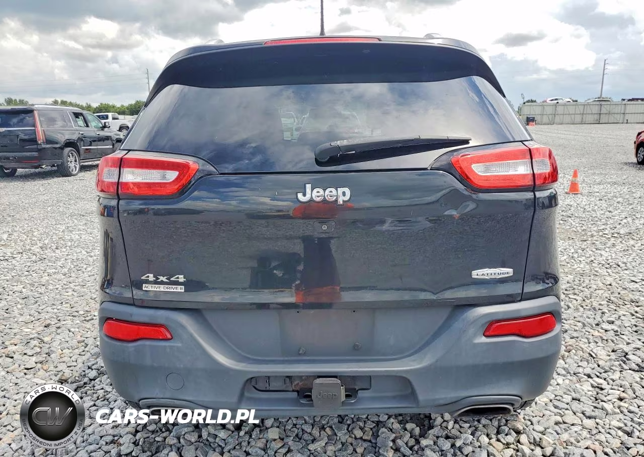 2016 Jeep Cherokee Latitude VIN:1C4PJMCS8GW205332 - 6