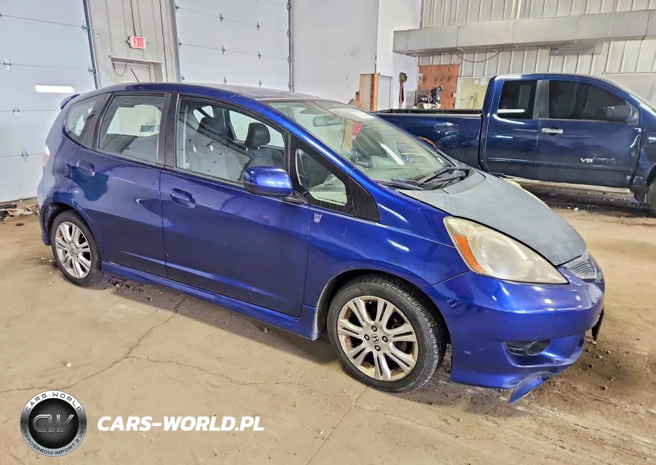 2011 Honda Fit Sport VIN:JHMGE8H63BC021304 - 4