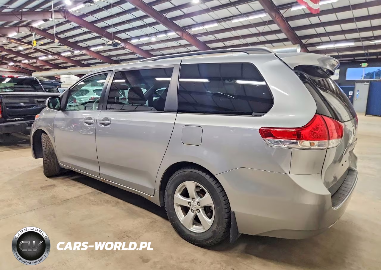 2011 Toyota Sienna Le VIN:5TDKK3DC8BS086179 - 2