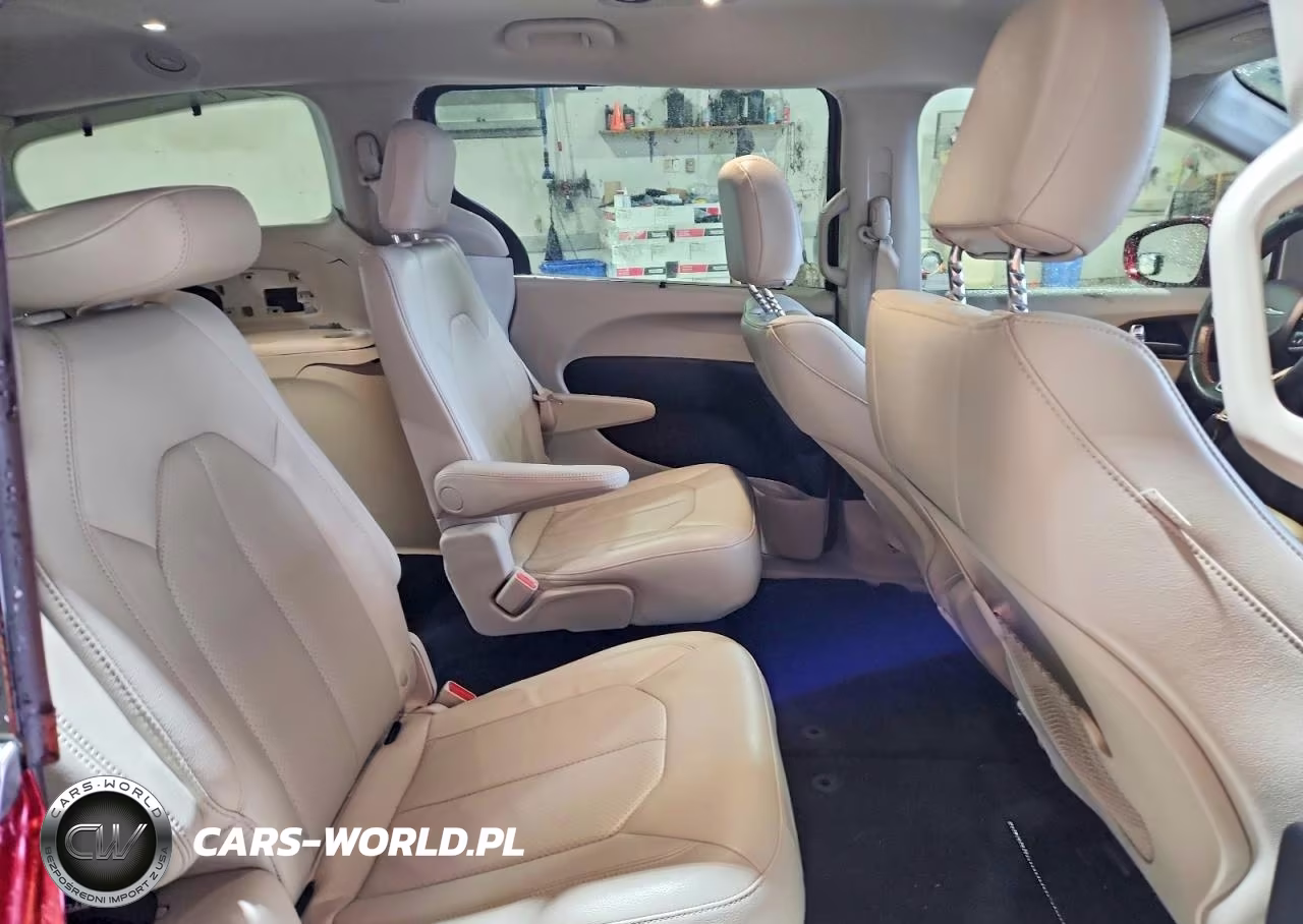 2019 Chrysler Pacifica Touring L VIN:2C4RC1BG1KR505925 - 10