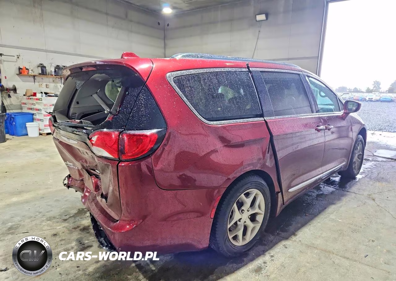 2019 Chrysler Pacifica Touring L VIN:2C4RC1BG1KR505925 - 3