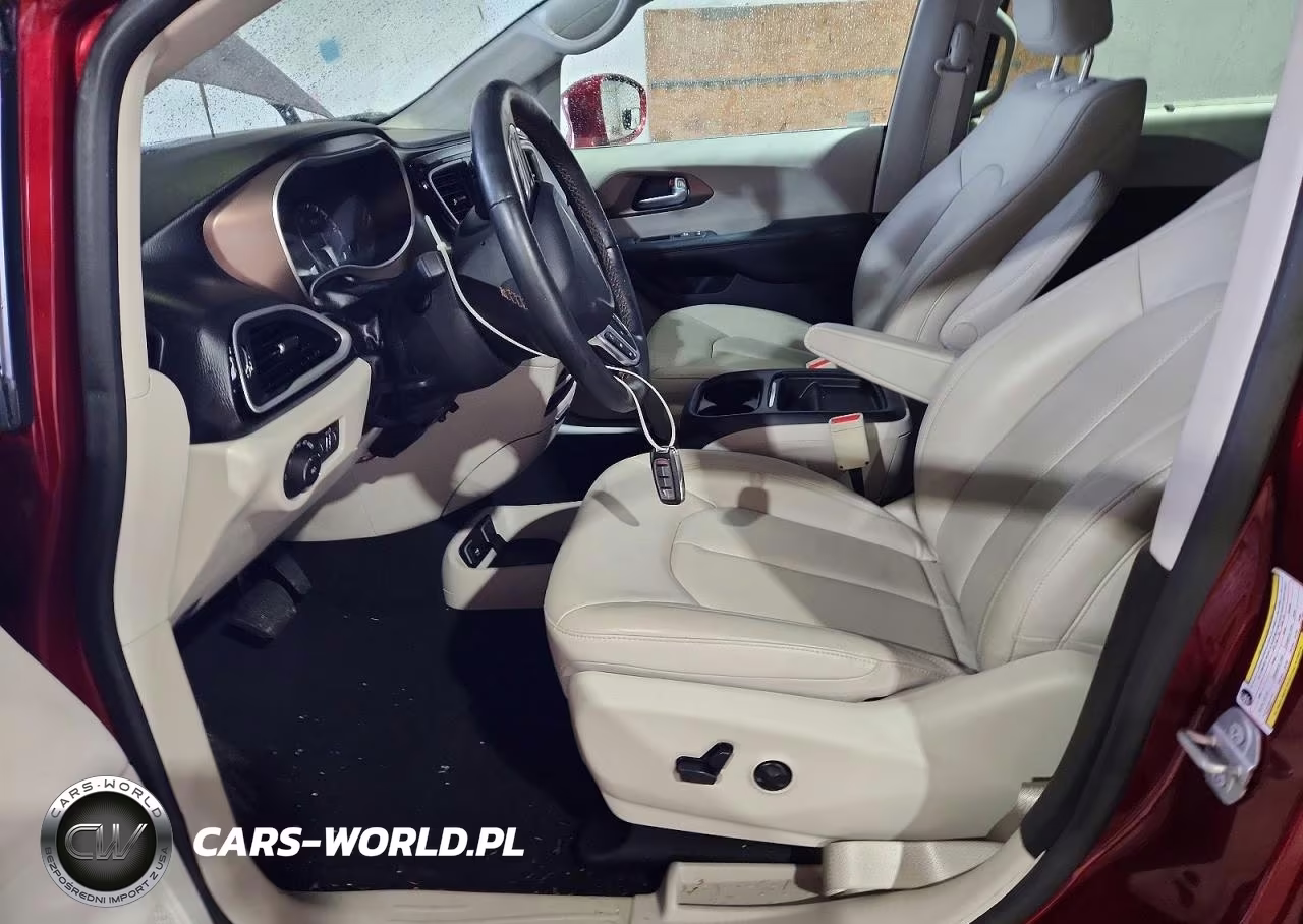 2019 Chrysler Pacifica Touring L VIN:2C4RC1BG1KR505925 - 7
