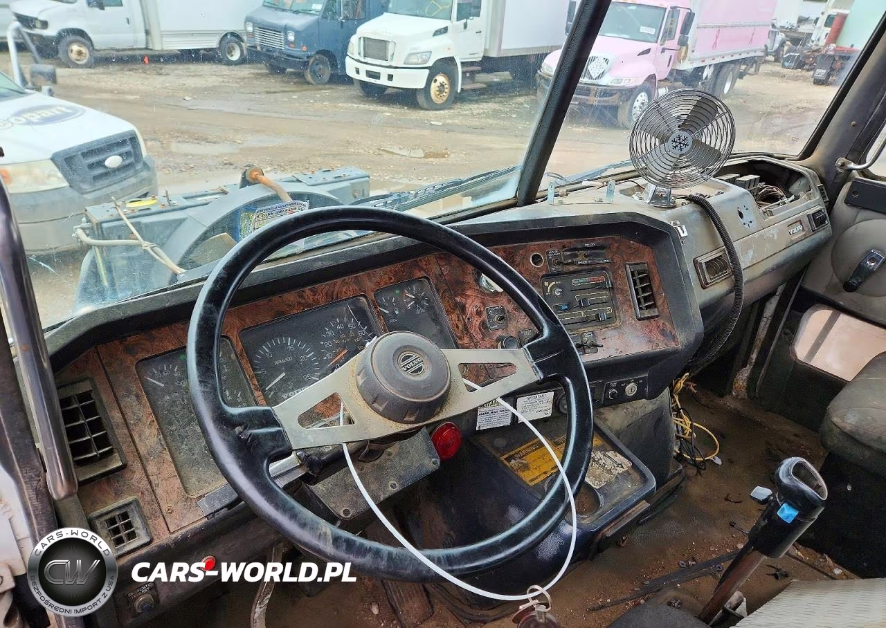 2001 Volvo Wg Roll-Off Container Truck VIN:4V5JC8UF01N310114 - 8