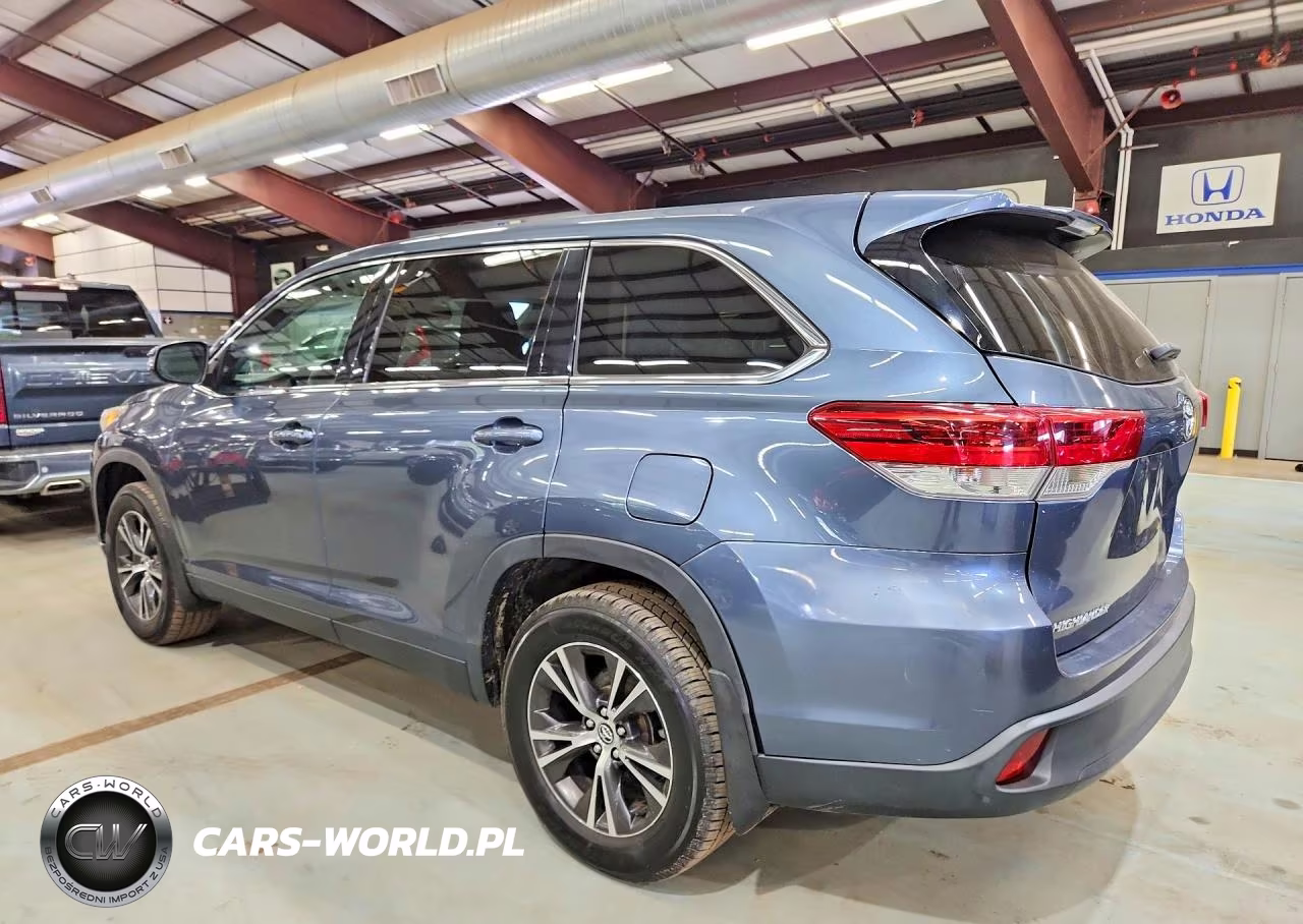 2019 Toyota Highlander Le VIN:5TDBZRFH3KS986561 - 2