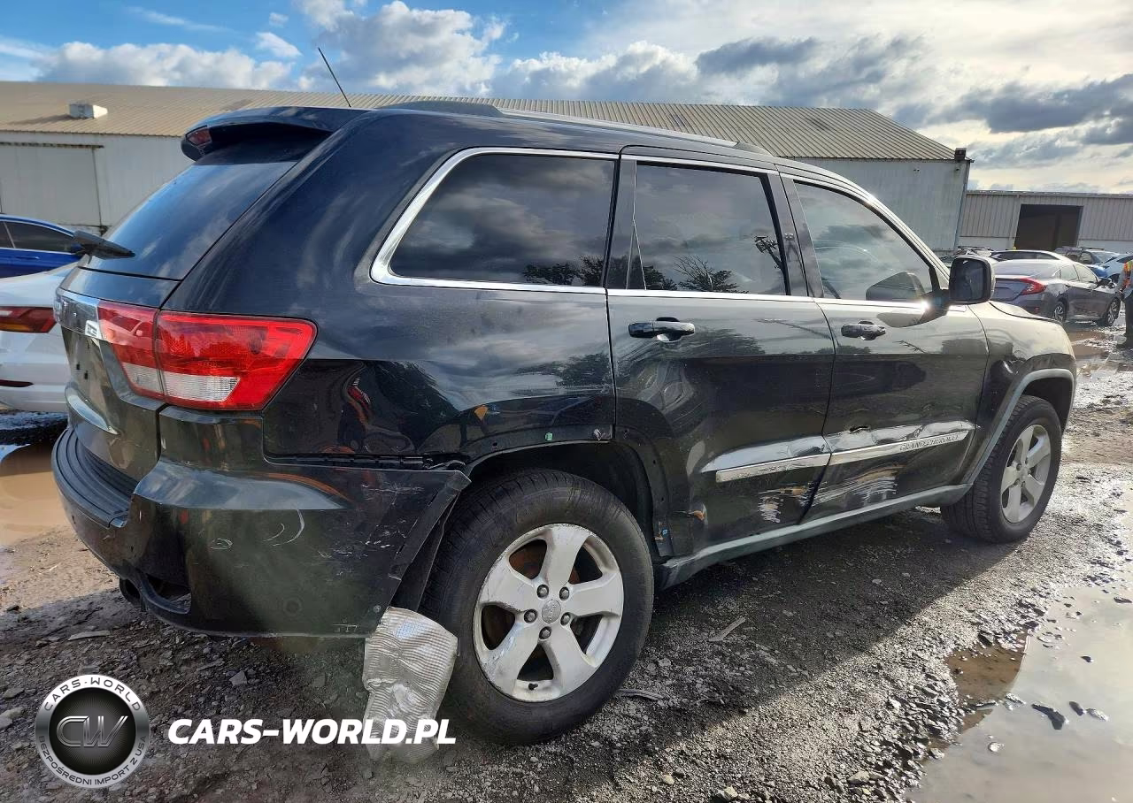 2011 Jeep Grand Cherokee Laredo VIN:1J4RR4GG1BC530349 - 3