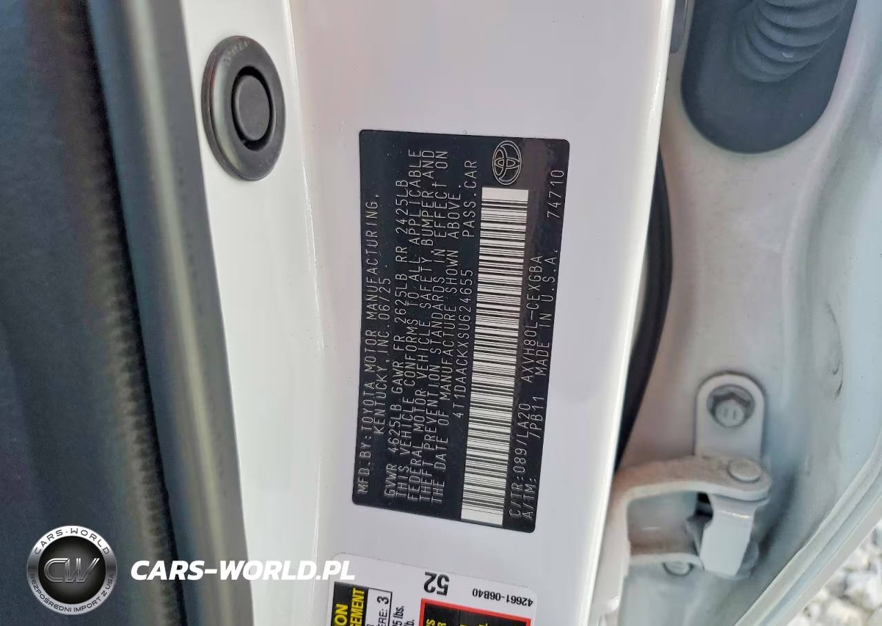 2025 Toyota Camry Xle VIN:4T1DAACKXSU624655 - 12