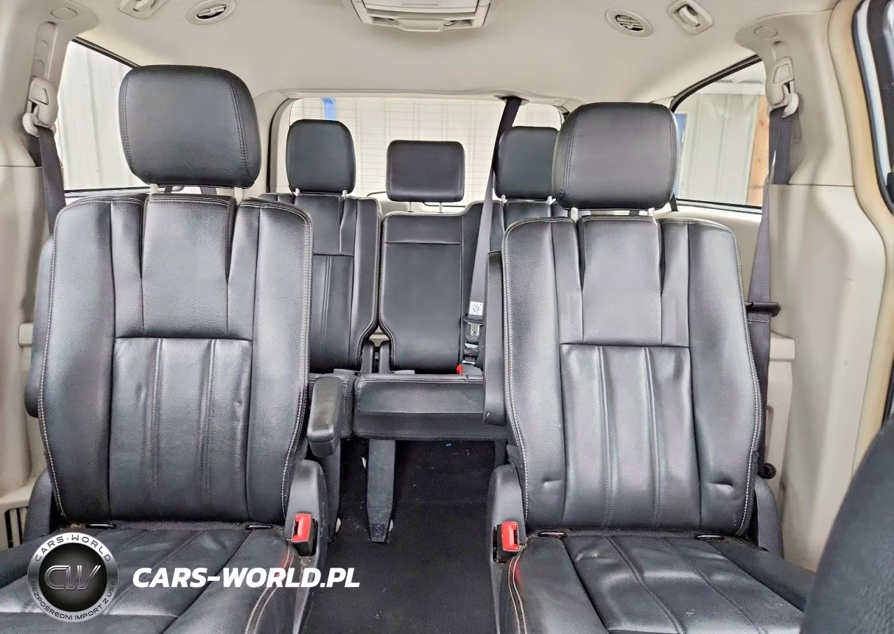 2015 Chrysler Town & Country Touring VIN:2C4RC1BG2FR739853 - 10