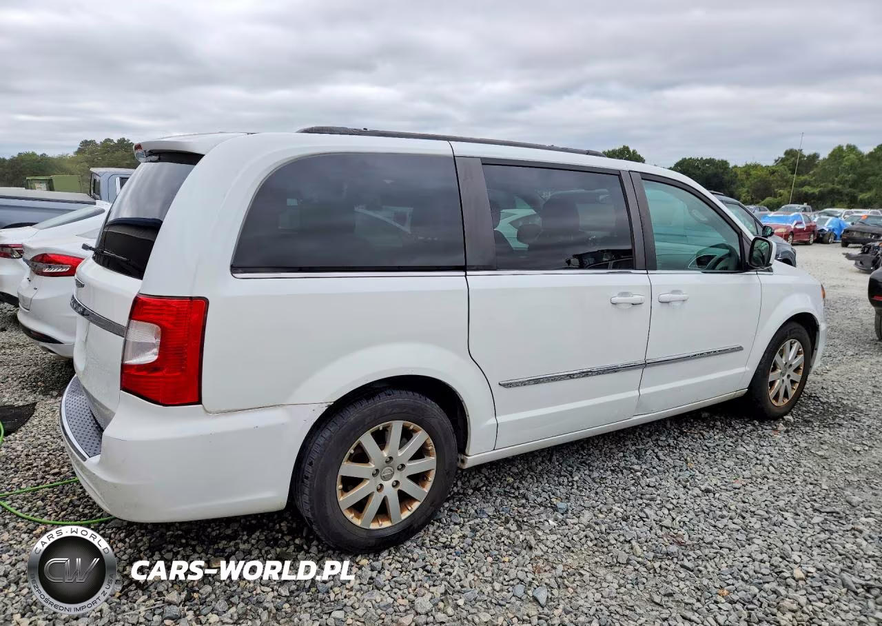 2015 Chrysler Town & Country Touring VIN:2C4RC1BG2FR739853 - 3