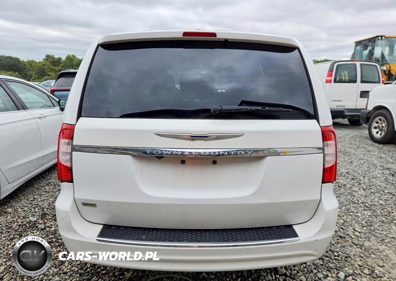 2015 Chrysler Town & Country Touring VIN:2C4RC1BG2FR739853 - 6