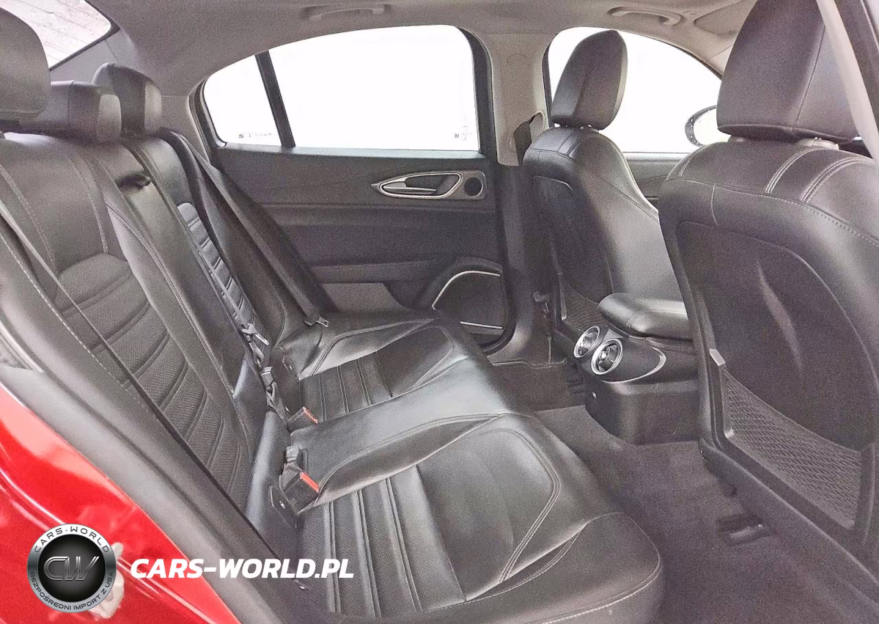 2017 Alfa Romeo Giulia Ti Q4 VIN:ZARFAEEN5H7532717 - 10