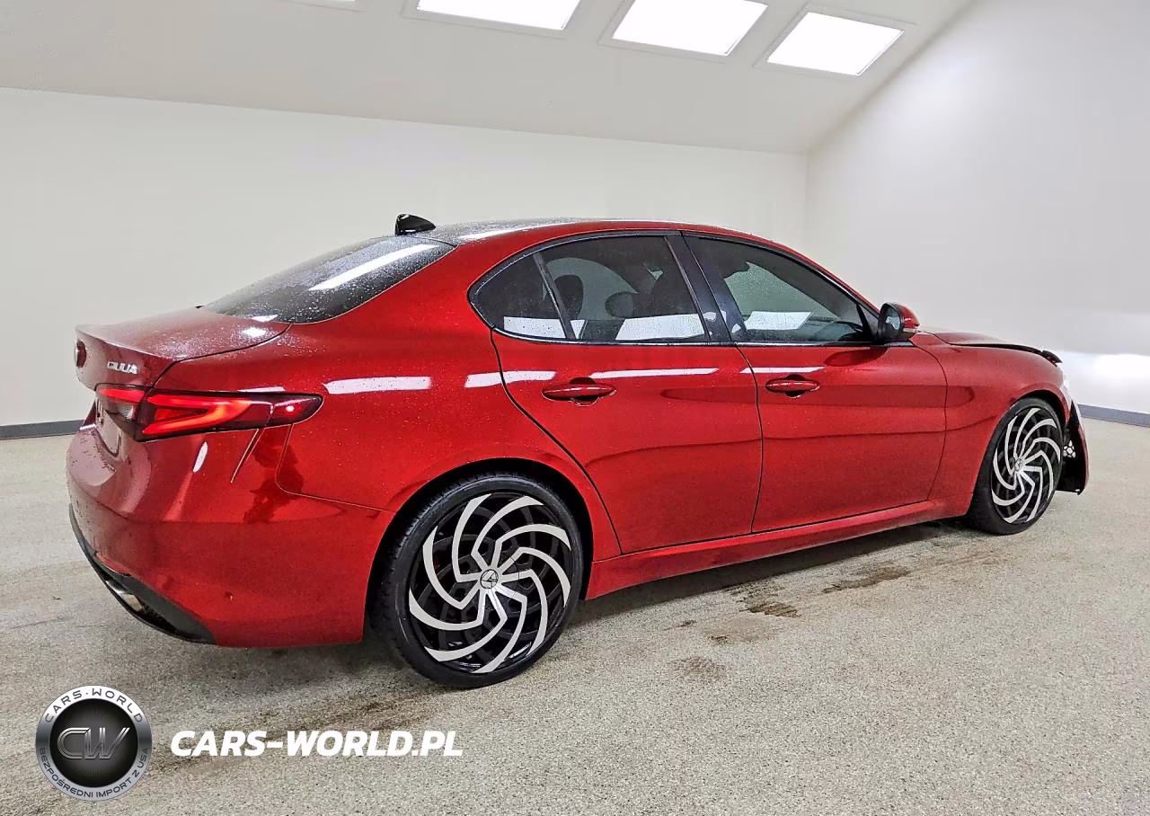 2017 Alfa Romeo Giulia Ti Q4 VIN:ZARFAEEN5H7532717 - 3
