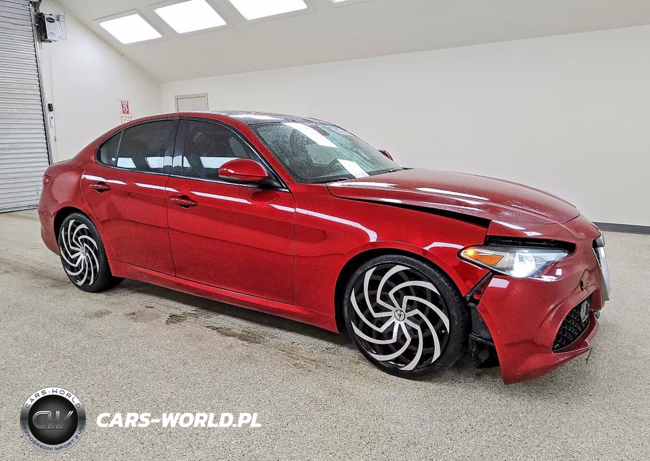 2017 Alfa Romeo Giulia Ti Q4 VIN:ZARFAEEN5H7532717 - 4