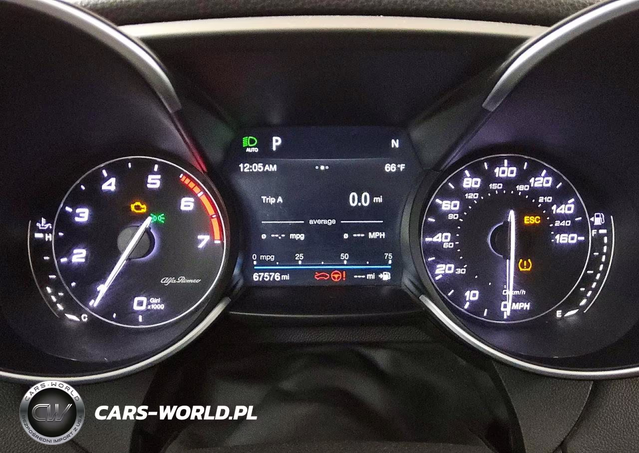 2017 Alfa Romeo Giulia Ti Q4 VIN:ZARFAEEN5H7532717 - 9