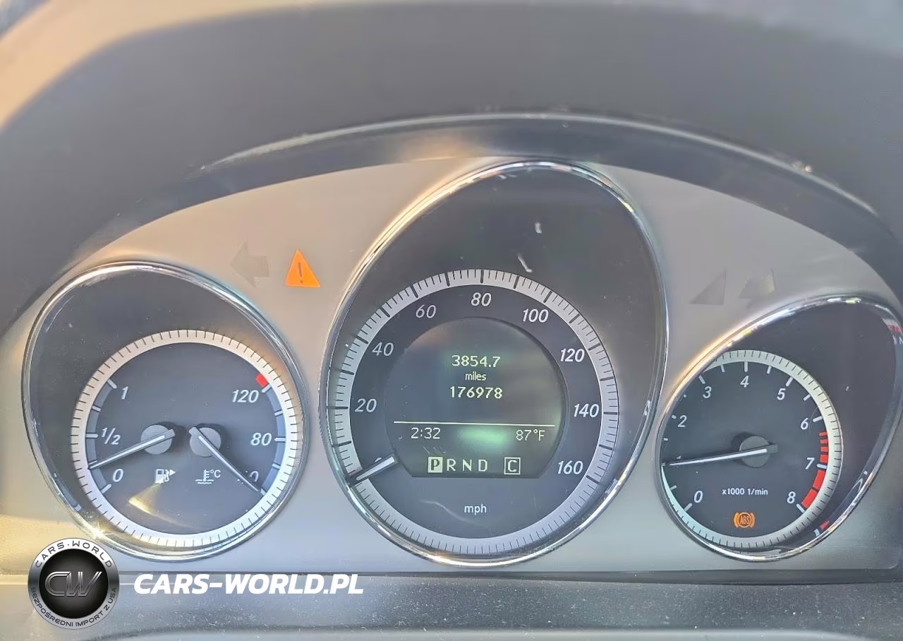 2010 Mercedes-Benz C 300 VIN:WDDGF5EB9AA401102 - 9