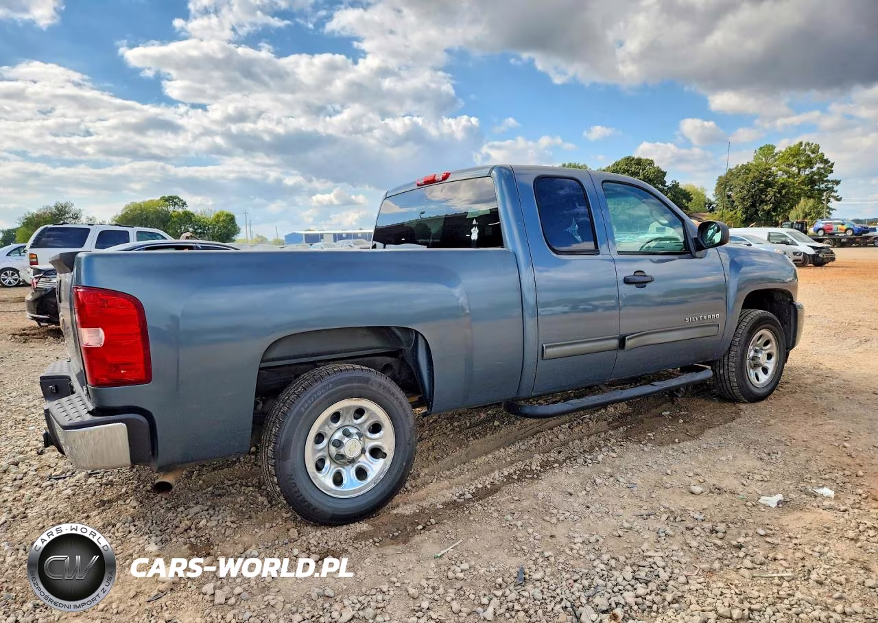 2011 Chevrolet Silverado C1500 Ls VIN:1GCRCREA1BZ440845 - 3