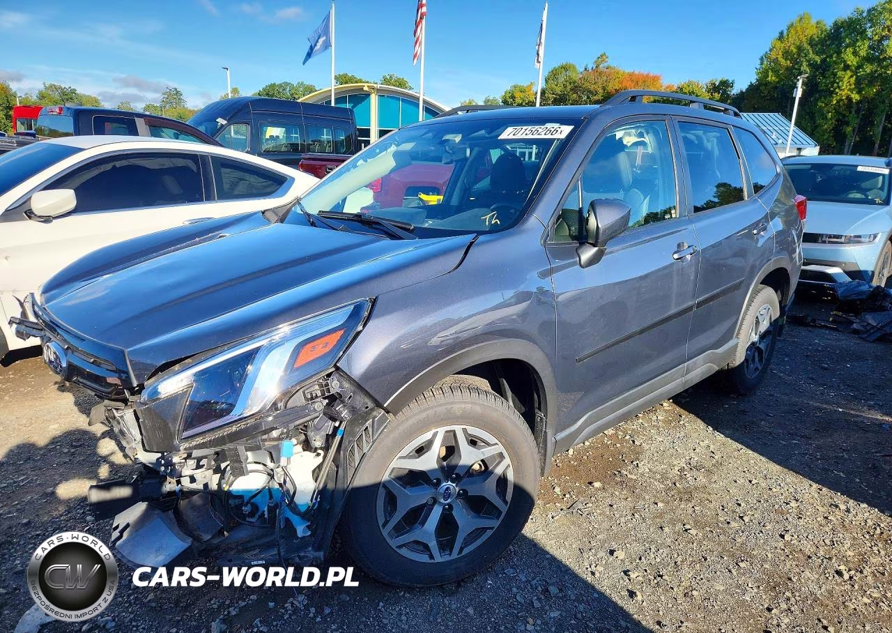 2022 Subaru Forester Premium VIN:JF2SKAEC5NH414252 - 1