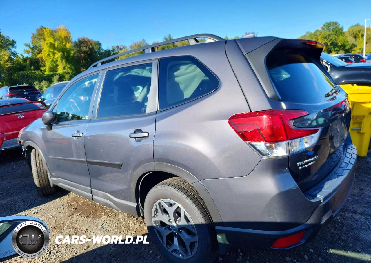 2022 Subaru Forester Premium VIN:JF2SKAEC5NH414252 - 2