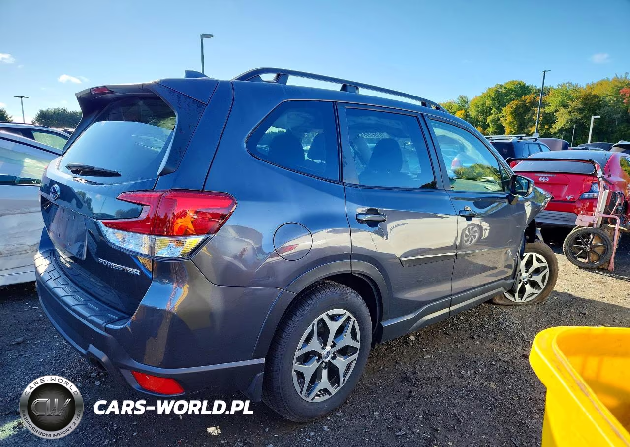 2022 Subaru Forester Premium VIN:JF2SKAEC5NH414252 - 3
