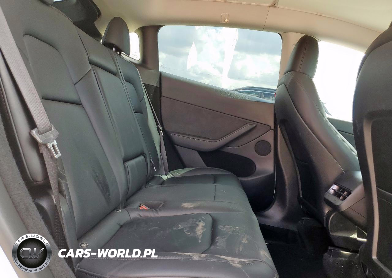 2024 Tesla Model Y VIN:7SAYGDEF6RA267029 - 10