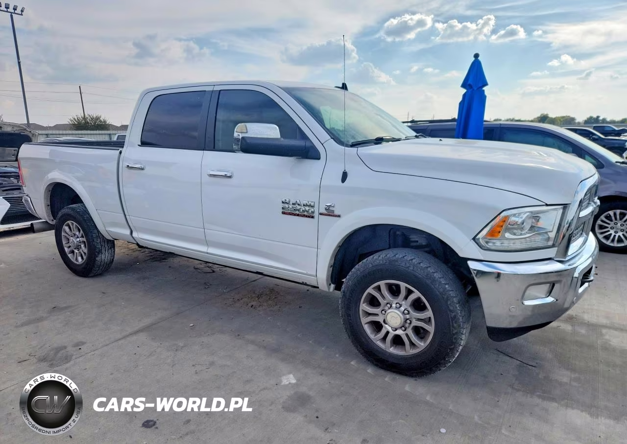 2016 Ram 2500 Laramie VIN:3C6UR5FL9GG390003 - 4