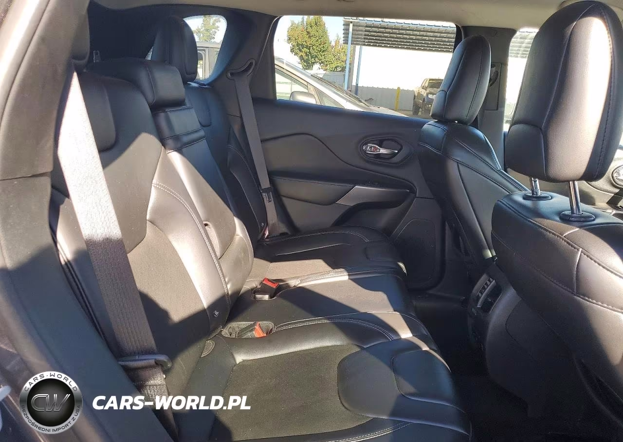 2019 Jeep Cherokee Latitude Plus VIN:1C4PJMLX6KD105715 - 11