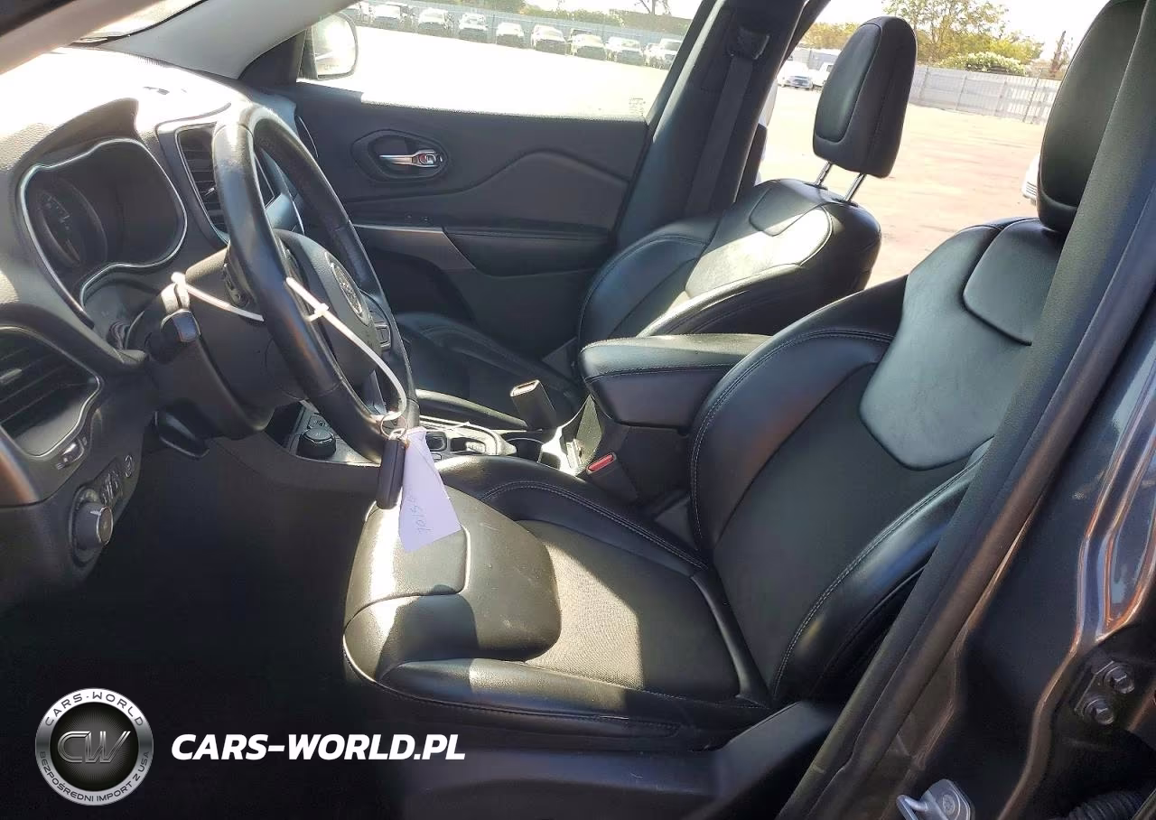 2019 Jeep Cherokee Latitude Plus VIN:1C4PJMLX6KD105715 - 7