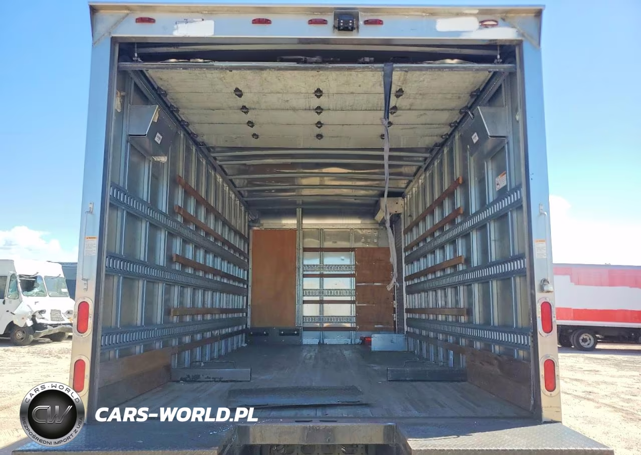 2018 Hino 195 Box Truck VIN:JHHSDM2H0JK006343 - 10