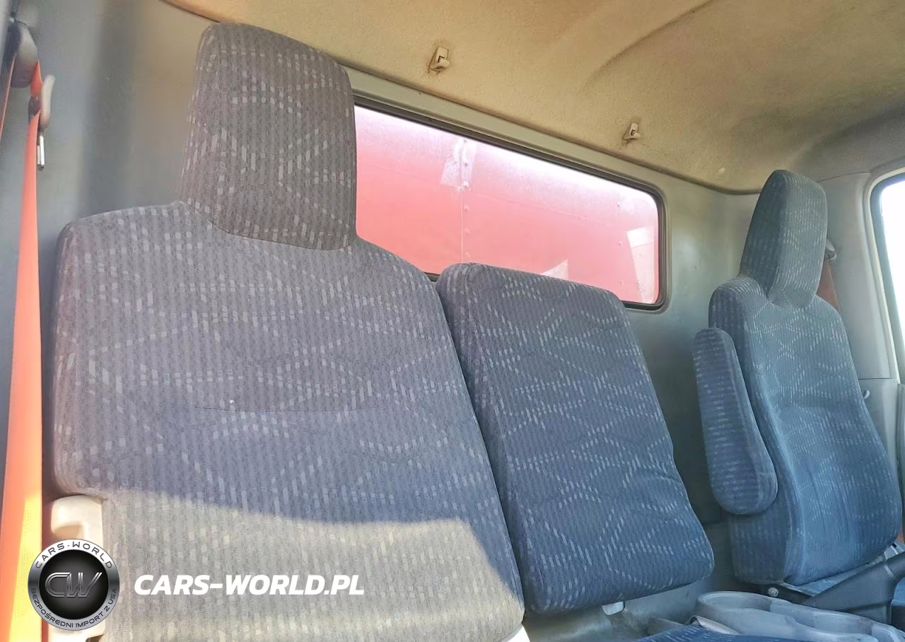2018 Hino 195 Box Truck VIN:JHHSDM2H0JK006343 - 11