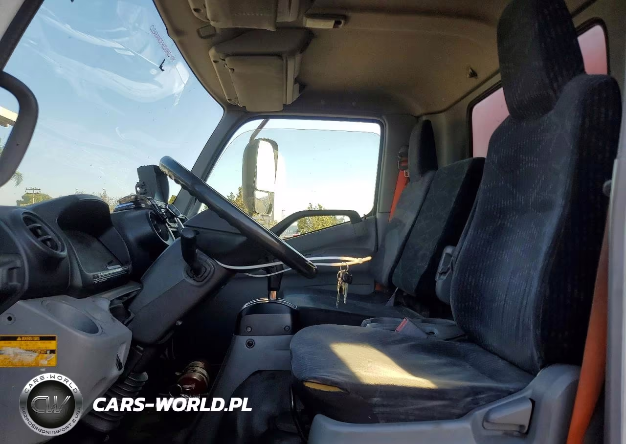 2018 Hino 195 Box Truck VIN:JHHSDM2H0JK006343 - 7