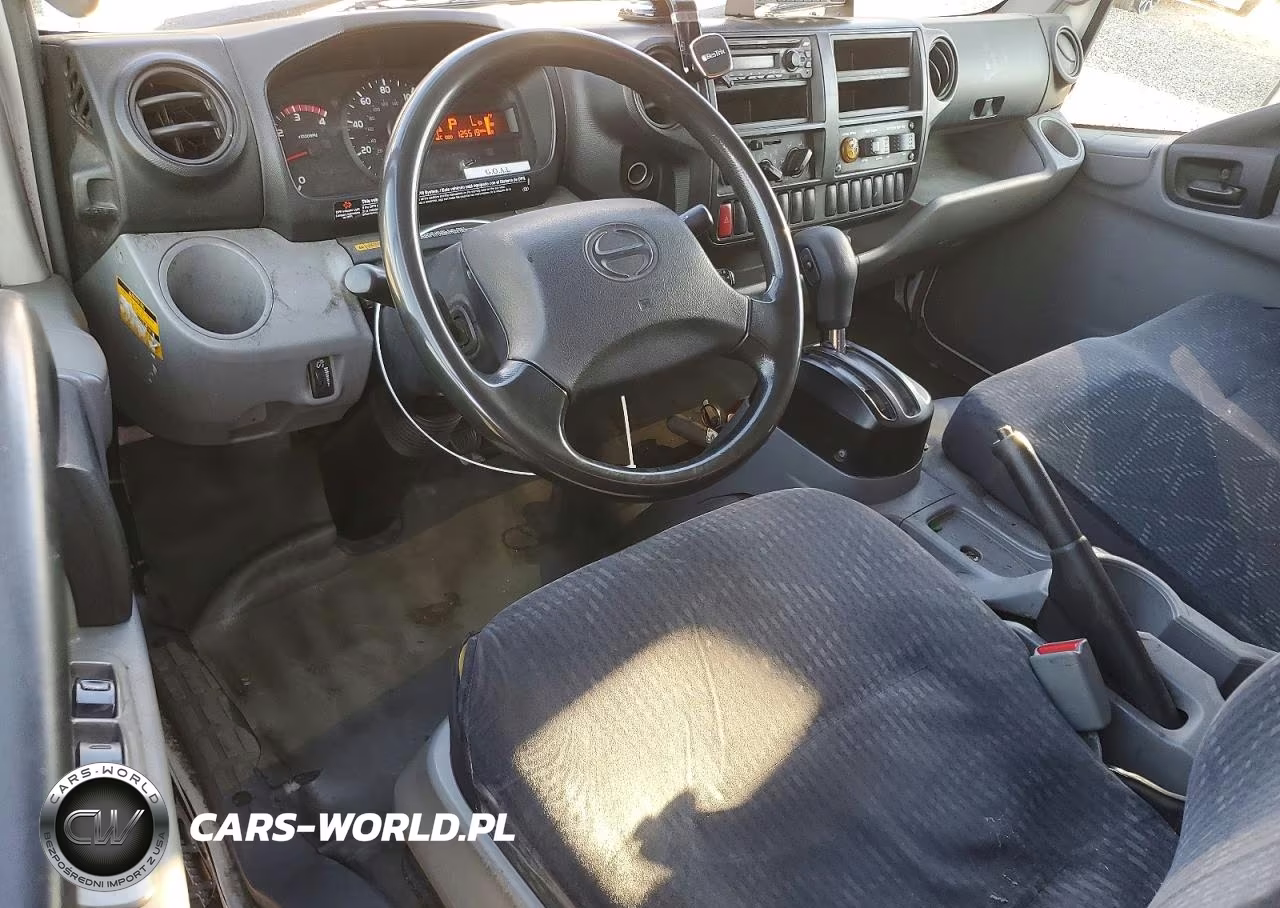 2018 Hino 195 Box Truck VIN:JHHSDM2H0JK006343 - 8