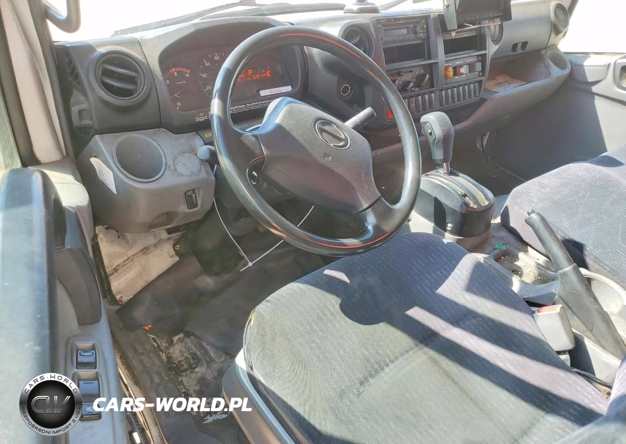 2018 Hino 195 Box Truck VIN:JHHSDM2H0JK006391 - 8