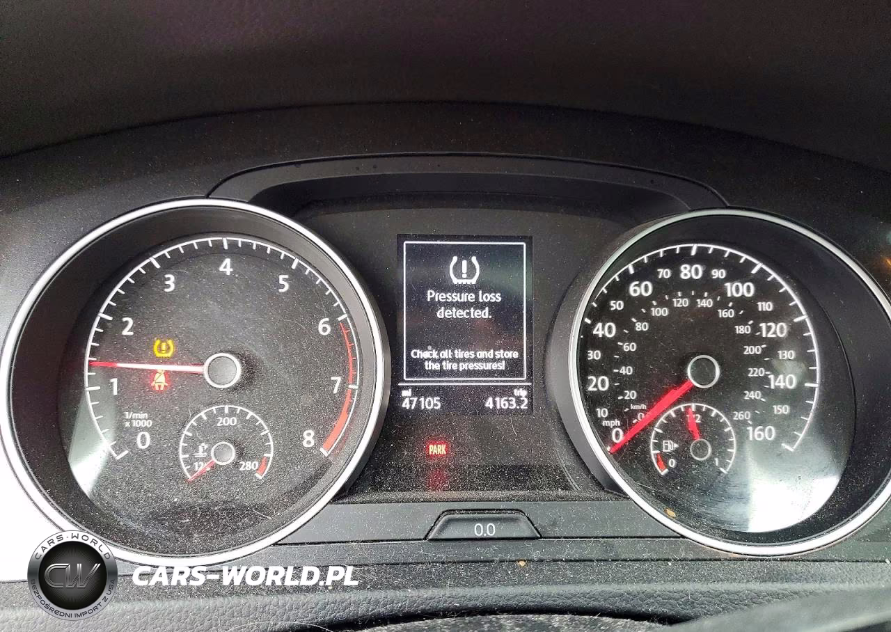 2018 Volkswagen Golf S VIN:3VWG17AU5JM251209 - 9