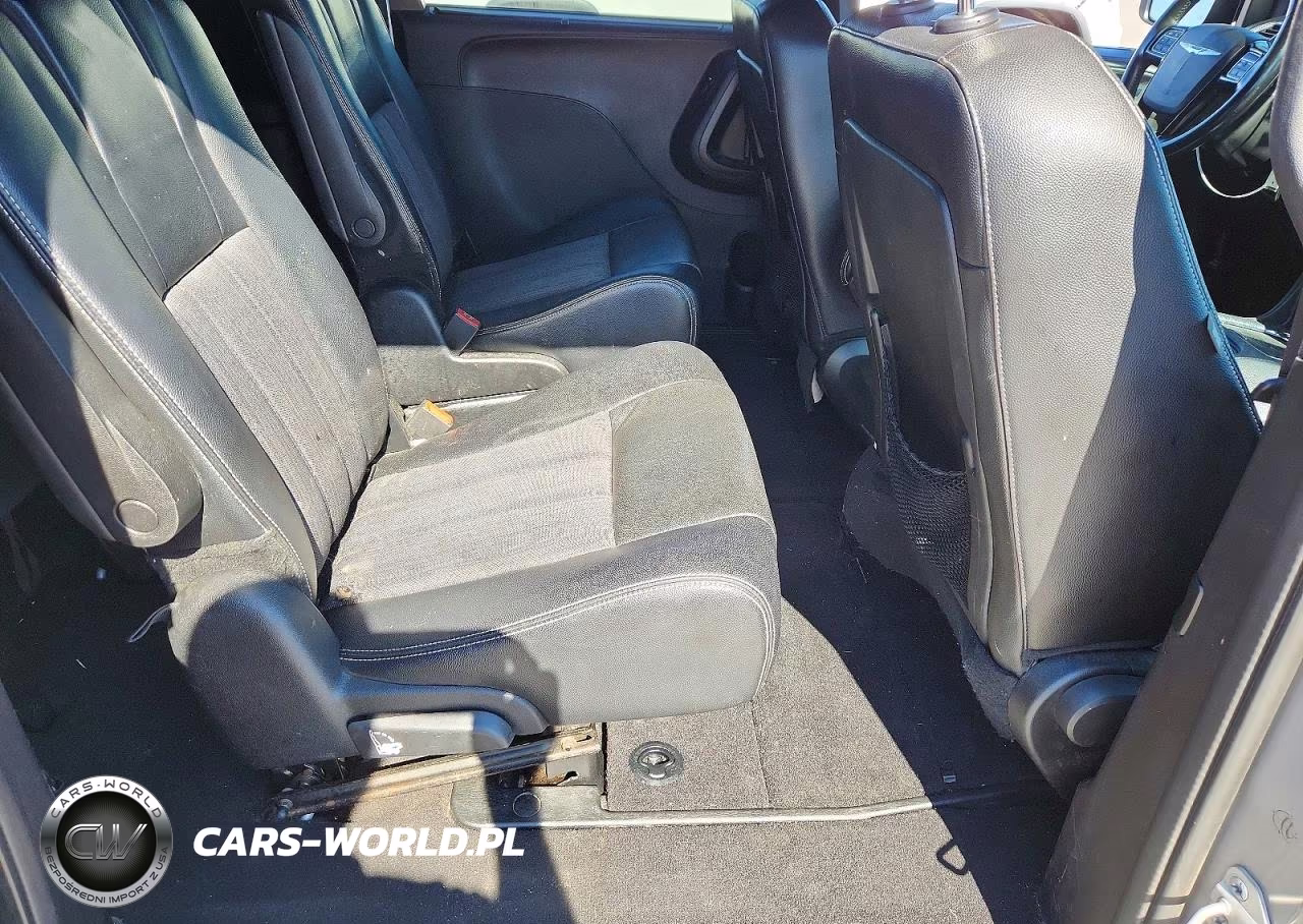 2014 Chrysler Town & Country S VIN:2C4RC1HG9ER461085 - 11