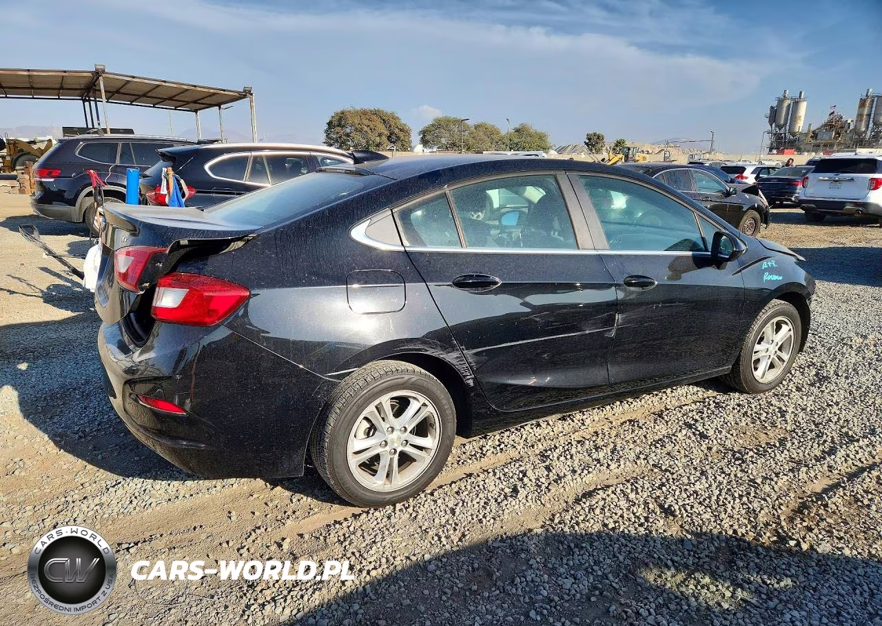 2018 Chevrolet Cruze Lt VIN:1G1BE5SM7J7232569 - 3