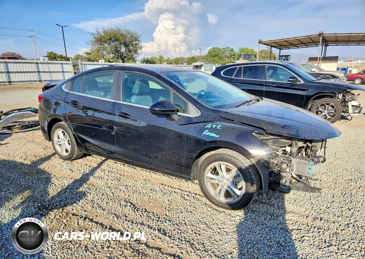 2018 Chevrolet Cruze Lt VIN:1G1BE5SM7J7232569 - 4