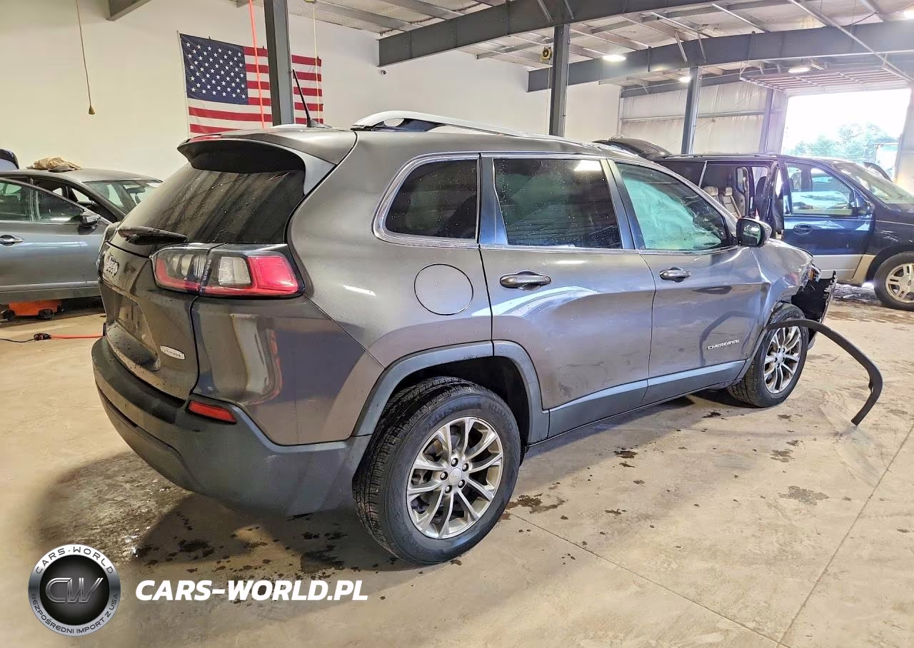 2019 Jeep Cherokee Latitude Plus VIN:1C4PJLLB7KD318705 - 3