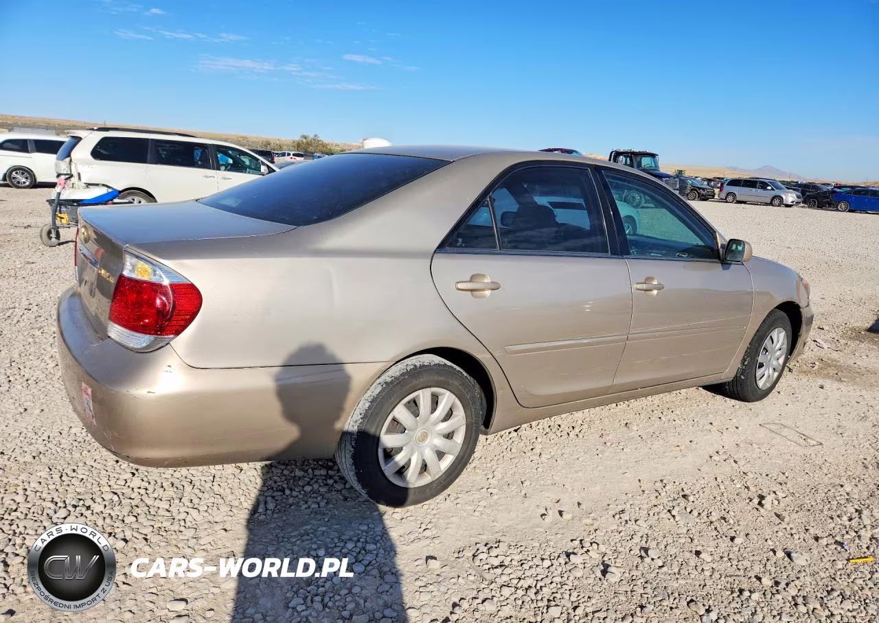 2005 Toyota Camry Le VIN:4T1BE32K75U086073 - 3