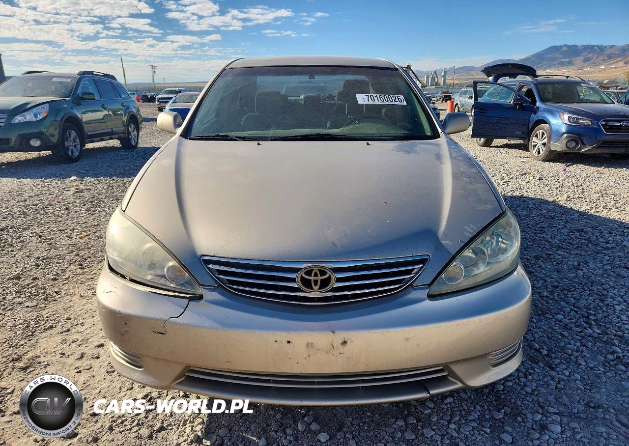 2005 Toyota Camry Le VIN:4T1BE32K75U086073 - 5