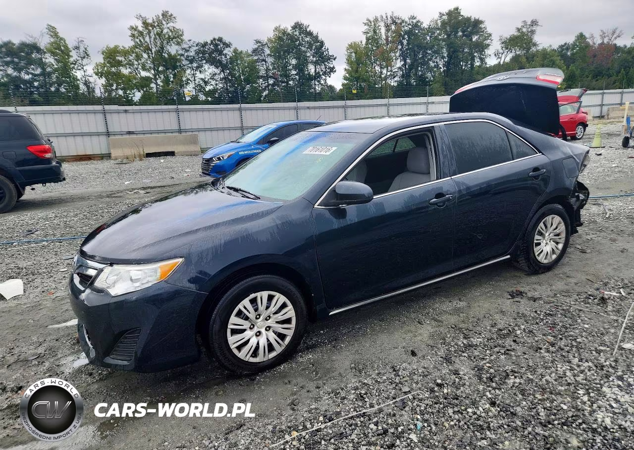 2013 Toyota Camry Le – zdjęcie 1 z 12