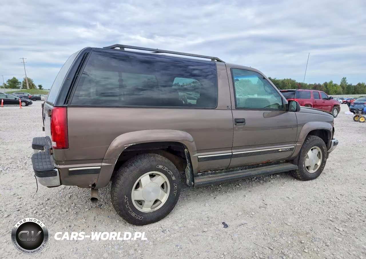 1997 Chevrolet Tahoe K1500 VIN:3GNEK18R2VG116979 - 3