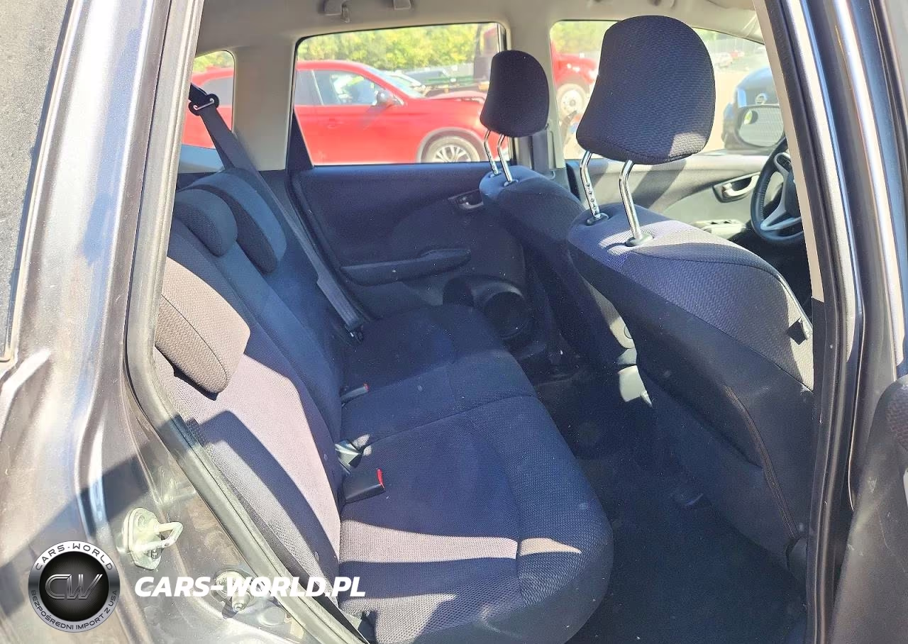2013 Honda Fit Sport VIN:JHMGE8H57DC030307 - 10
