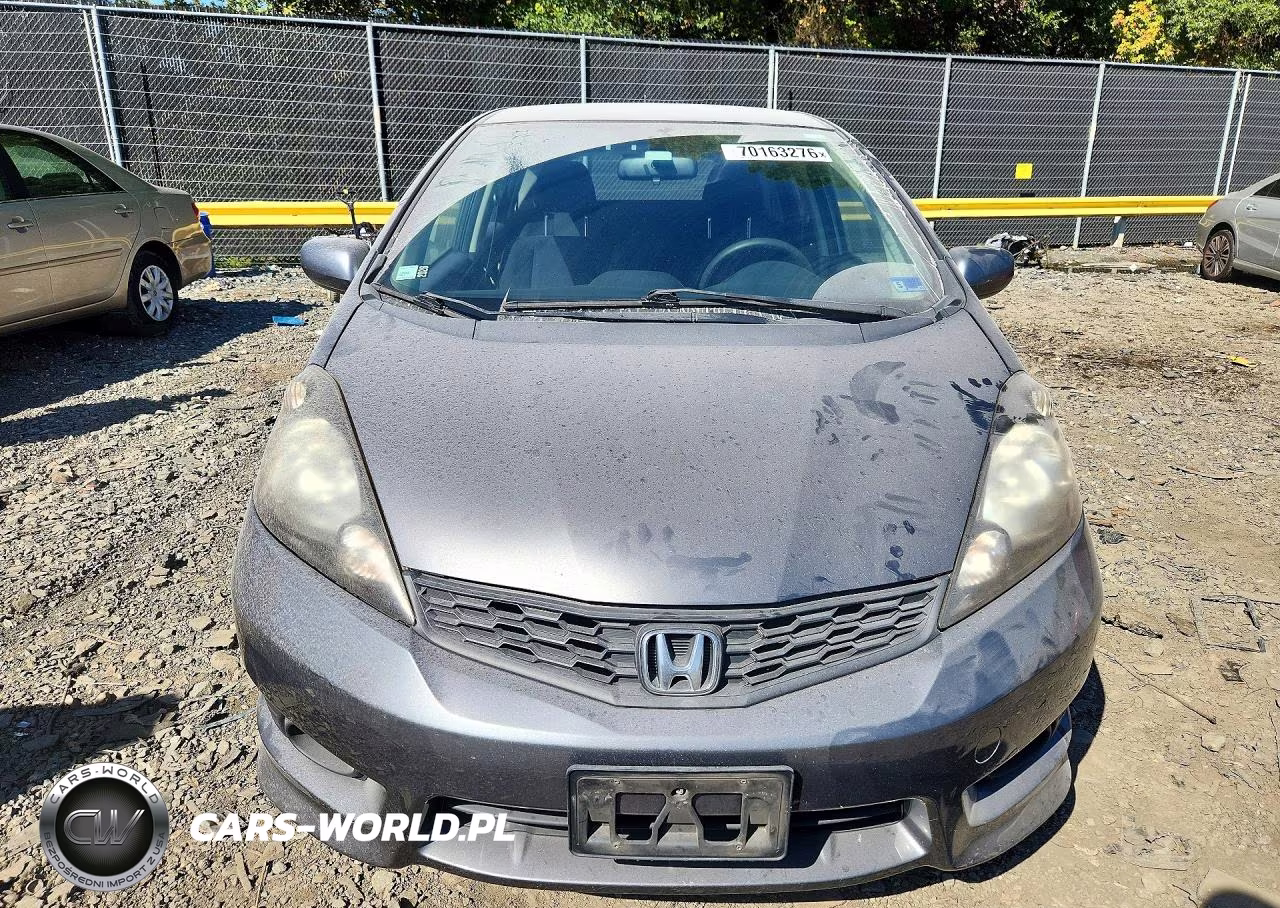 2013 Honda Fit Sport VIN:JHMGE8H57DC030307 - 5