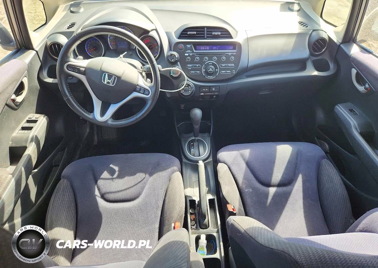 2013 Honda Fit Sport VIN:JHMGE8H57DC030307 - 8