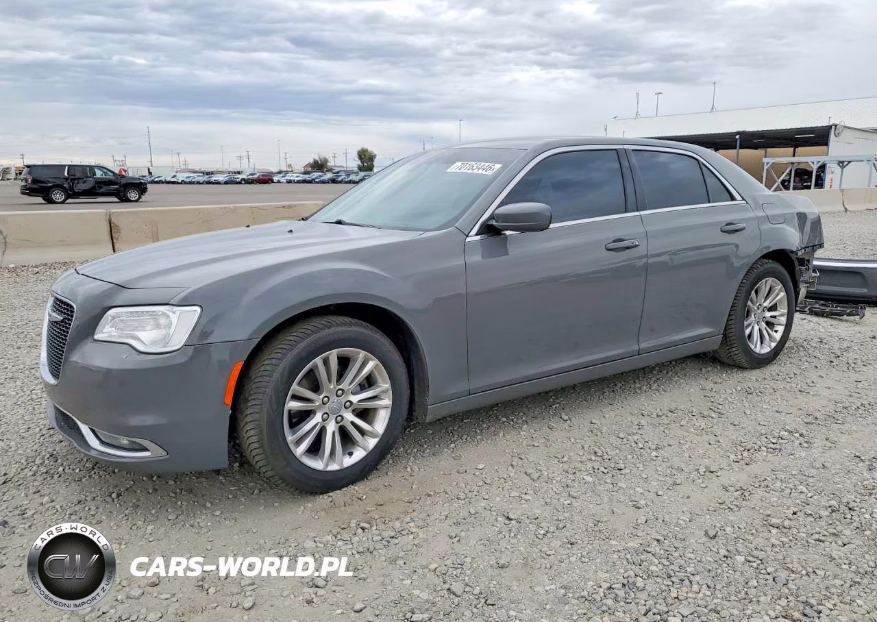 2019 Chrysler 300 Touring VIN:2C3CCAAG1KH623524 - 1