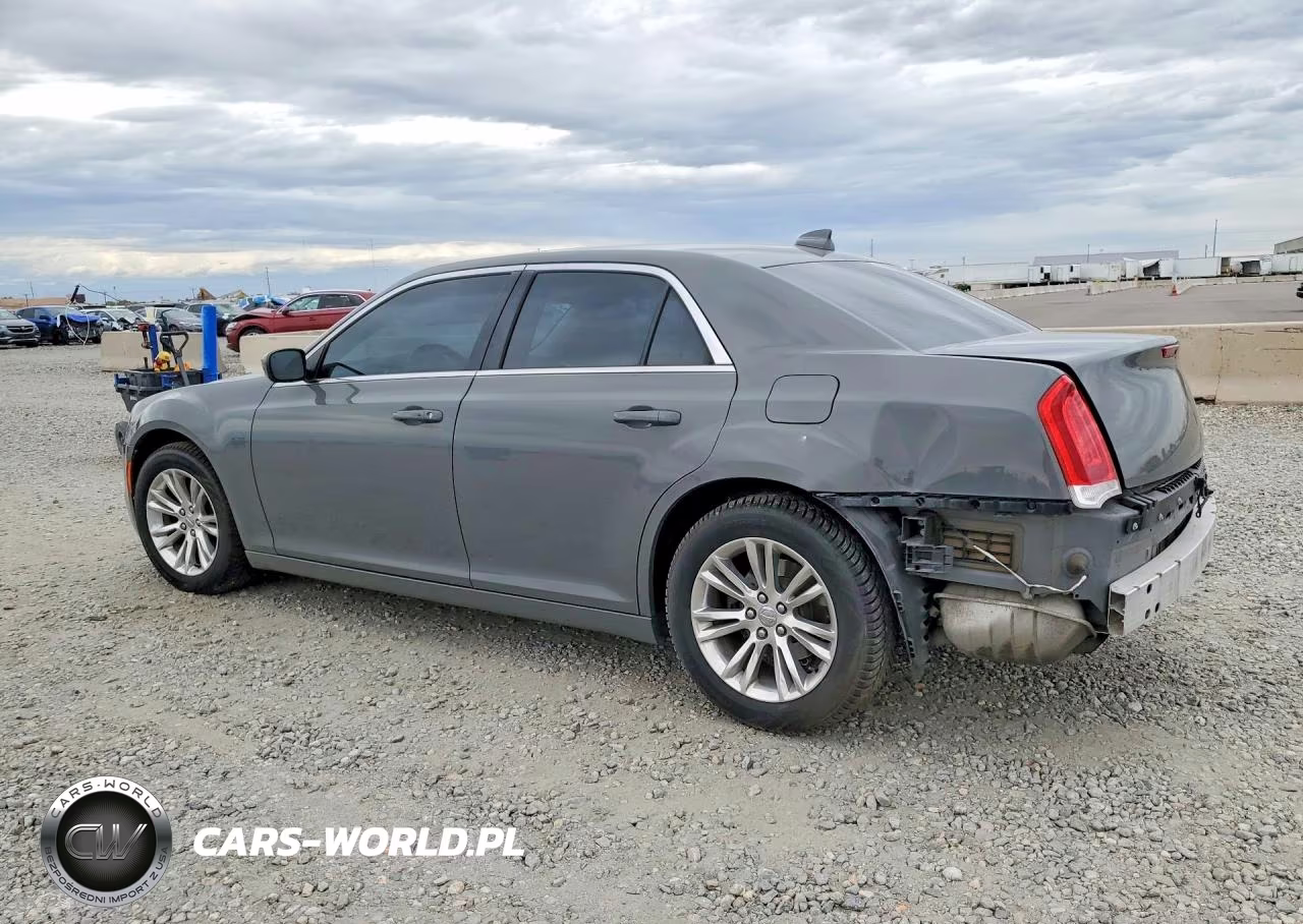 2019 Chrysler 300 Touring VIN:2C3CCAAG1KH623524 - 2