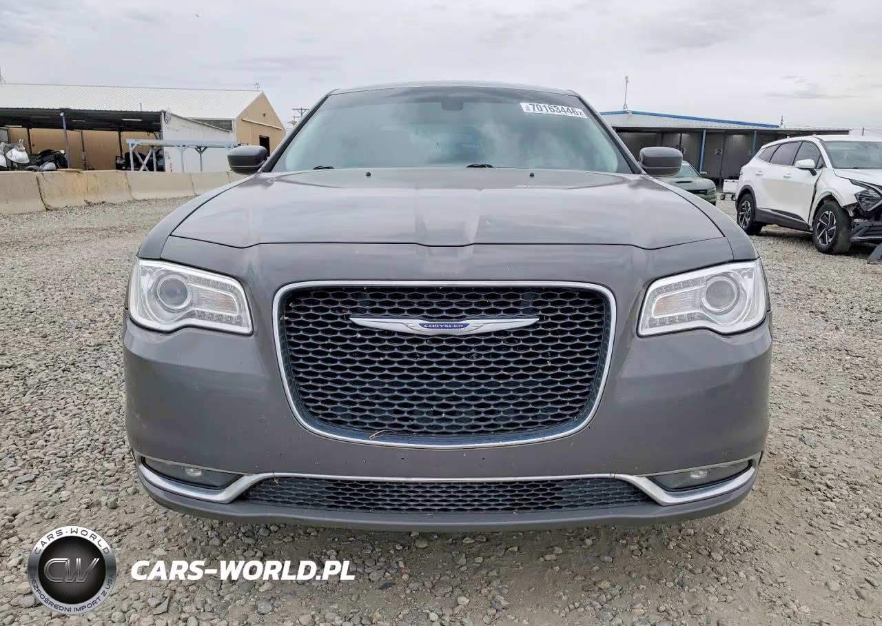 2019 Chrysler 300 Touring VIN:2C3CCAAG1KH623524 - 5