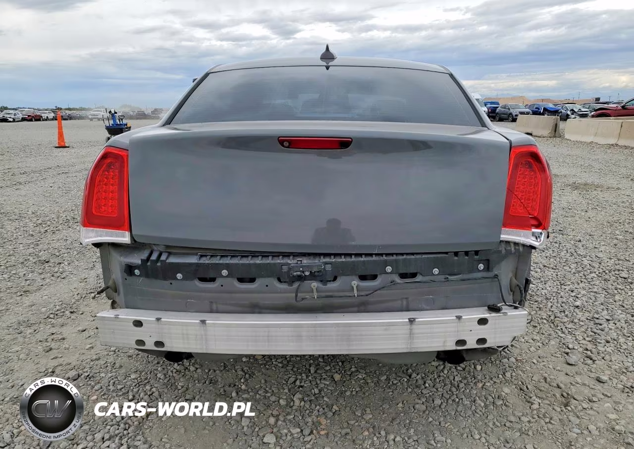 2019 Chrysler 300 Touring VIN:2C3CCAAG1KH623524 - 6