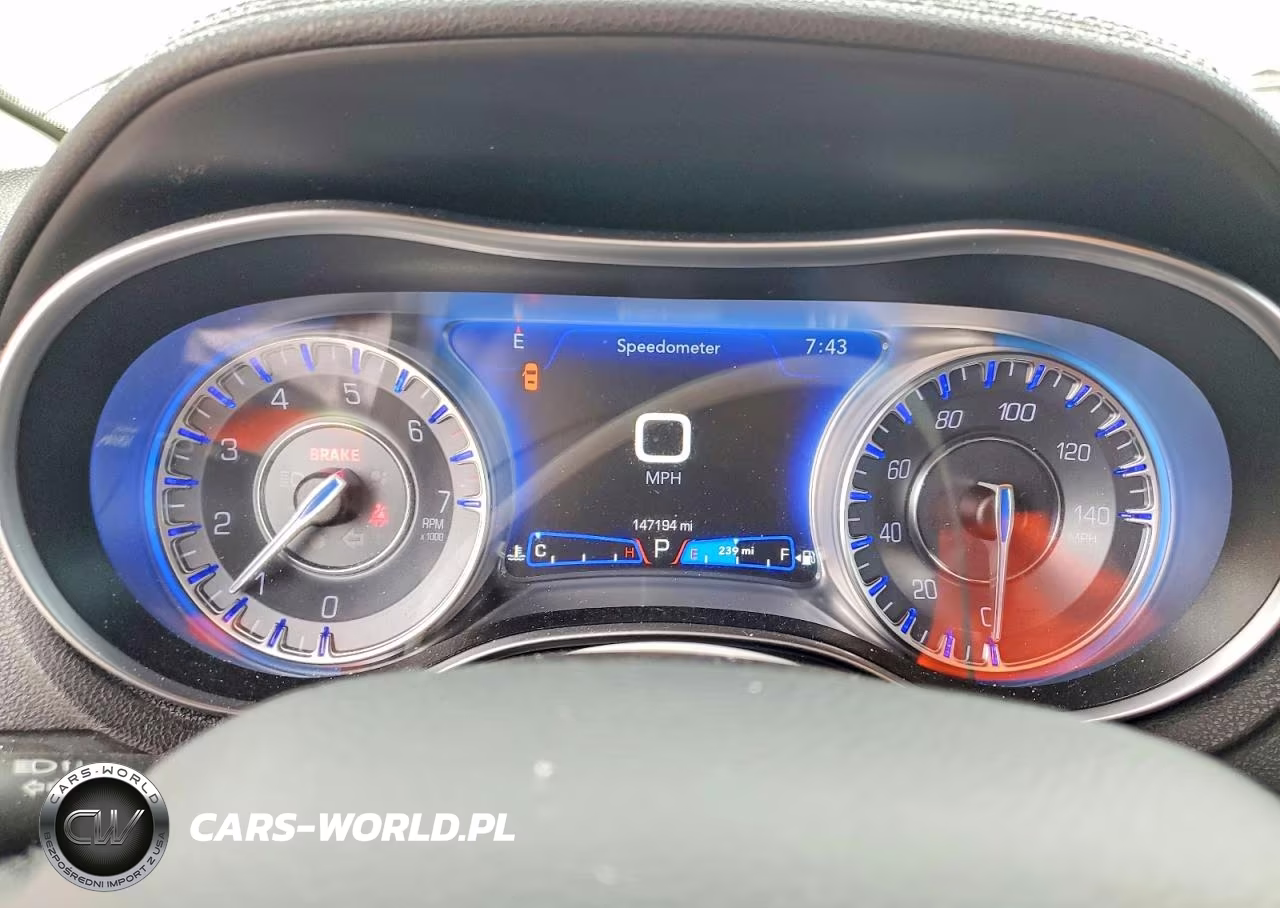 2019 Chrysler 300 Touring VIN:2C3CCAAG1KH623524 - 9